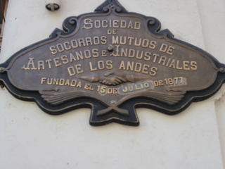 Entrada principal Sociedad de Artesanos de Los Andes