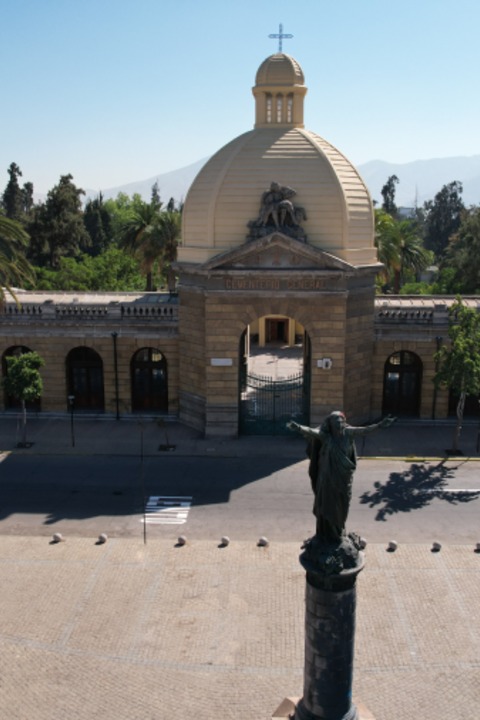 Fachada cementerio
