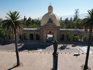 Fachada cementerio