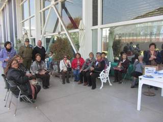 Adultos mayores en la terraza